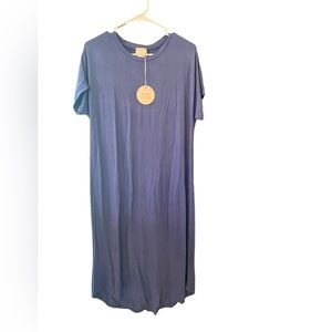 NWT Iconic Luxe blue midi T-shirt dress. Very soft and stretchy fabric! Large